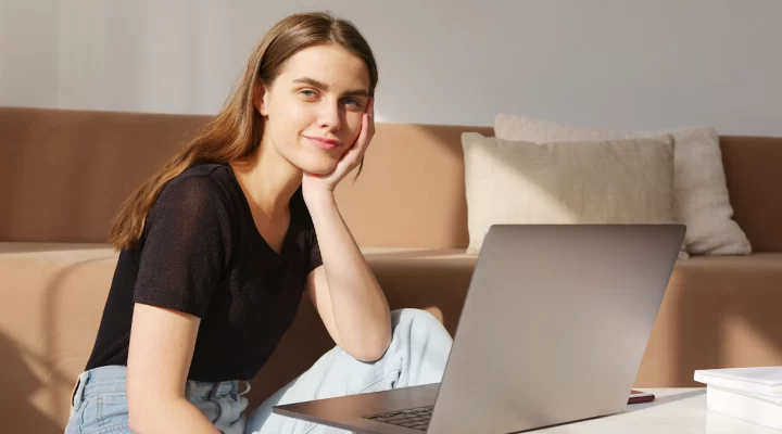 10 Maneiras Inteligentes de Iniciar um Trabalho Digital Lucrativo Sem Sair de Casa